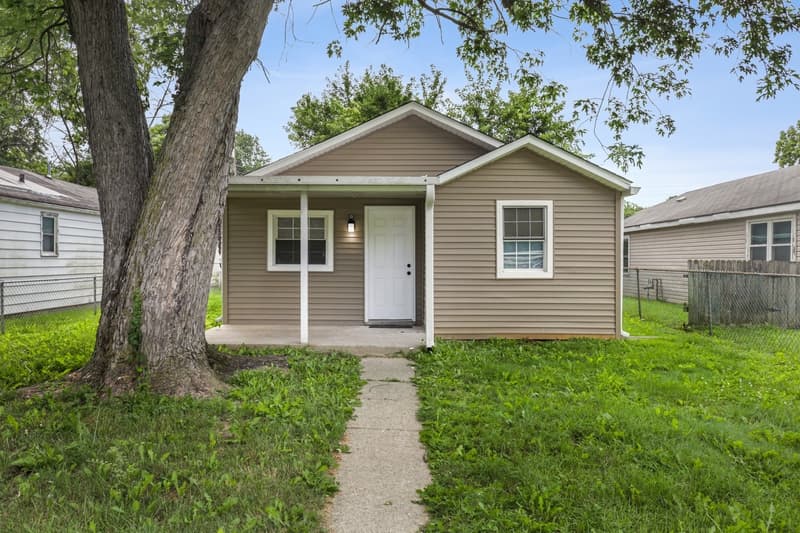 Rental property at 2207 S Delawanda Ave, Muncie