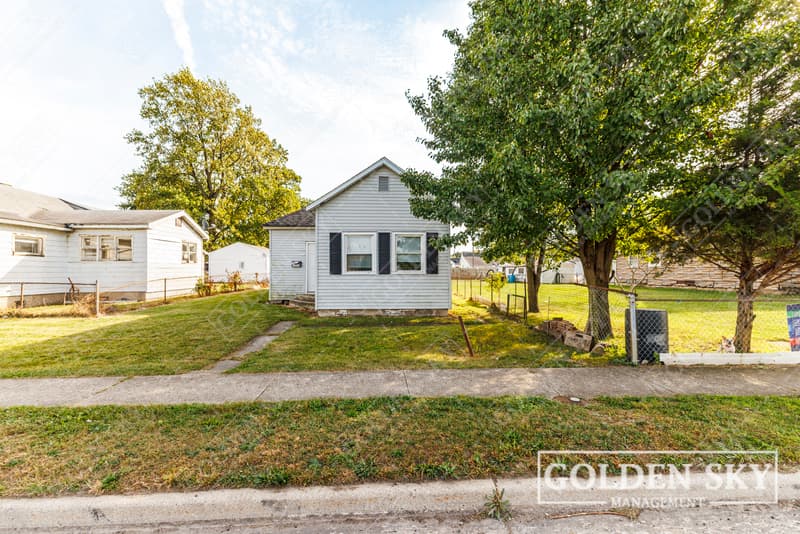 Rental property at 1205 East Memorial Drive, Muncie
