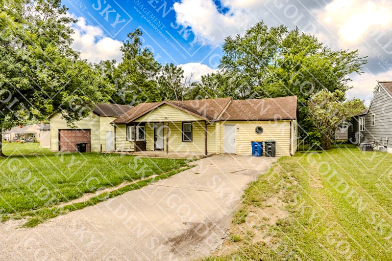 Rental property at 209 North Manhattan Avenue, Muncie